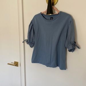 GAP tshirt with puff sleeves